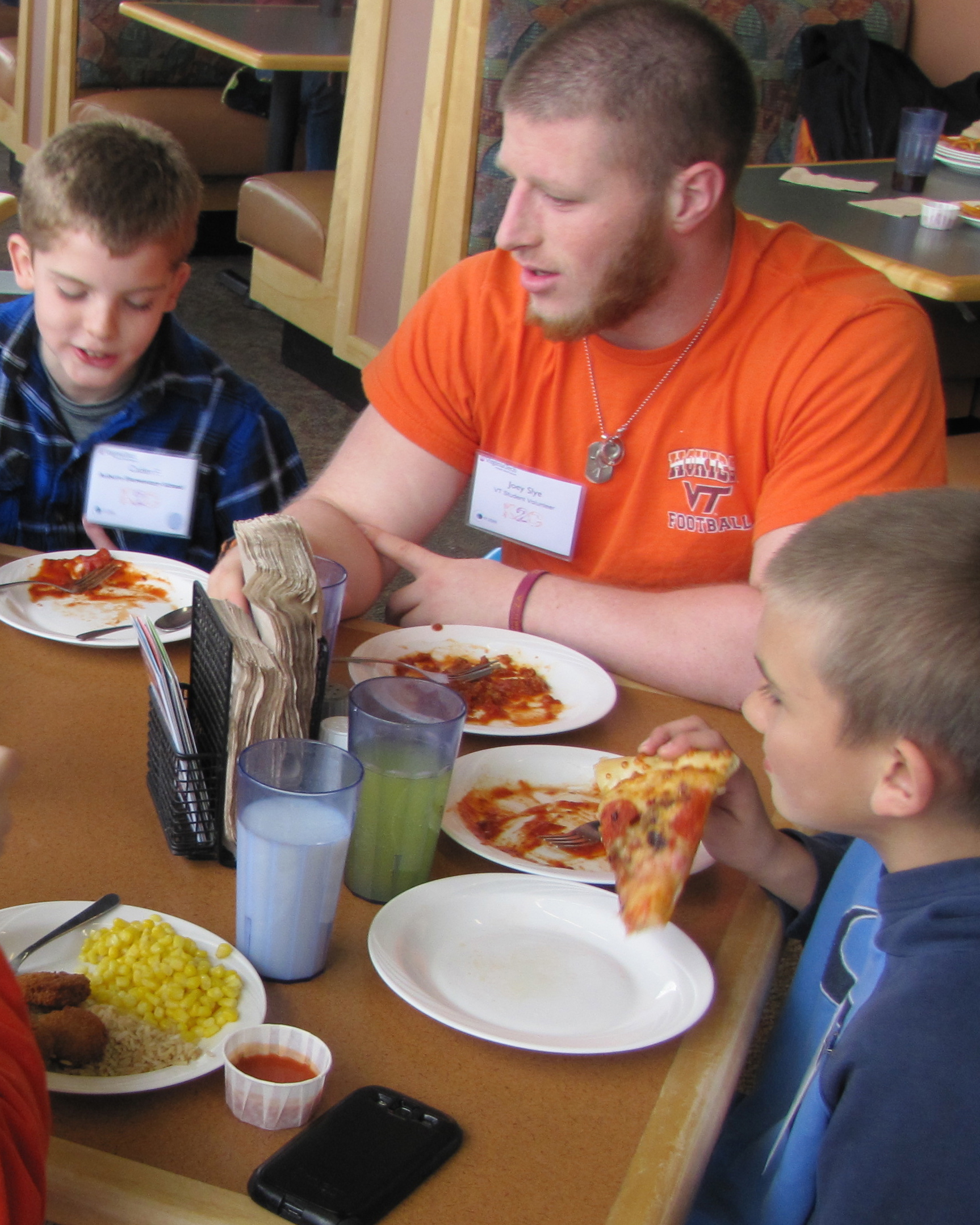 Joey Slye eats lunch with fifth graders.