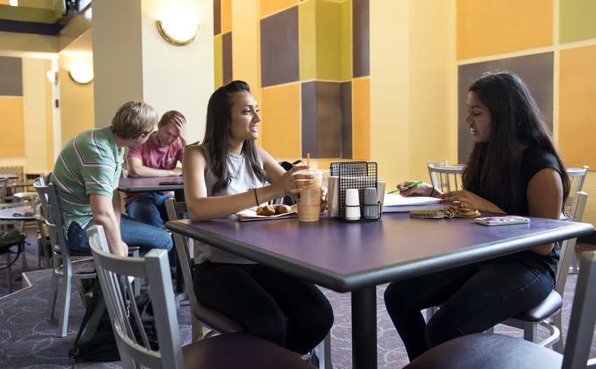 Image of students eating at Hokie Grill 
