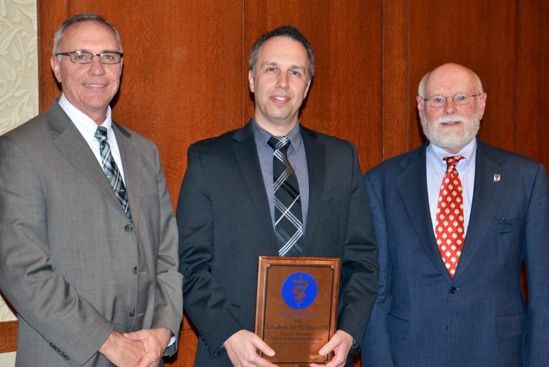 Nick Dervisis, at center, receives Zoetis Award