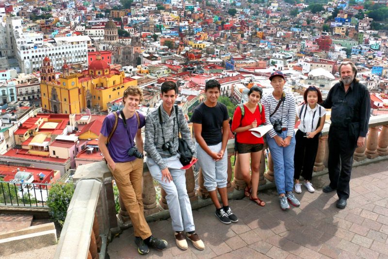 Students from the summer 2016 CASA summer study program overlook the historic capital city of Guanajuato, Mexico.