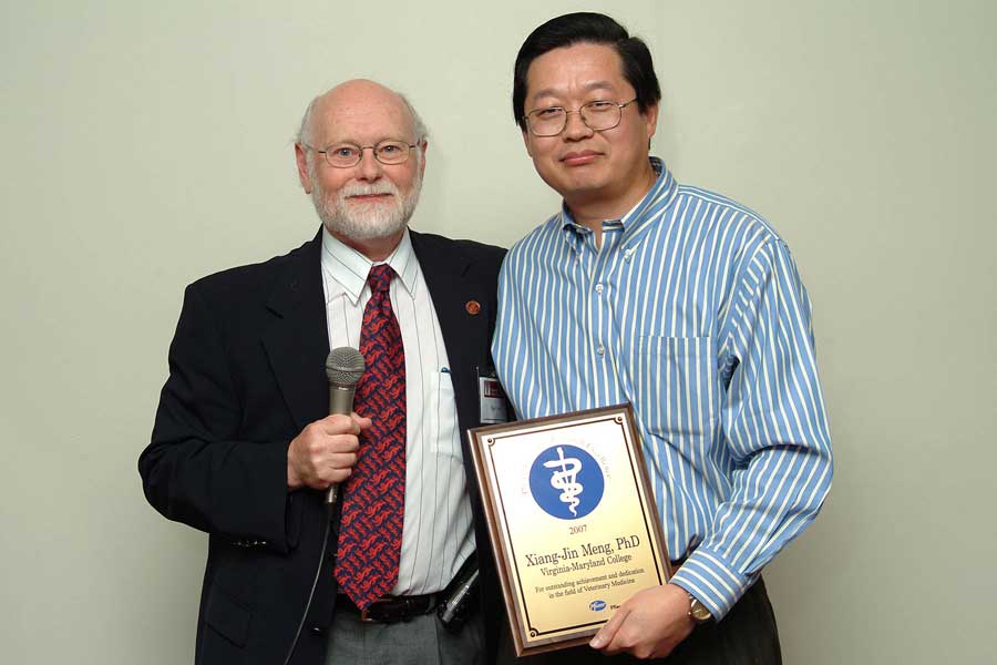X. J. Meng receives the Pfizer Award